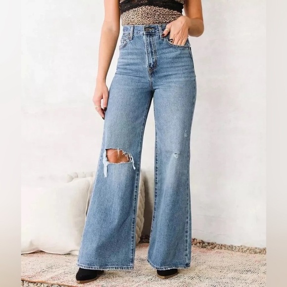 LEVIS WOMENS HIGH LOOSE FLARE WIDE LEG JEAN 25 - Picture 1 of 9
